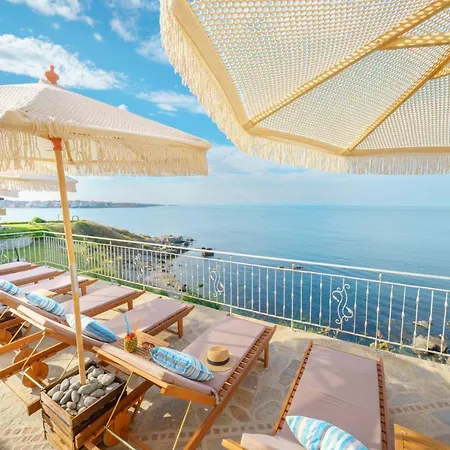 Dolphin Bay Boutique Complex ソゾポル