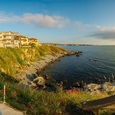 Dolphin Bay Boutique Complex 소조폴