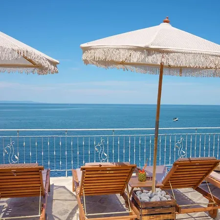 Dolphin Bay Boutique Complex *