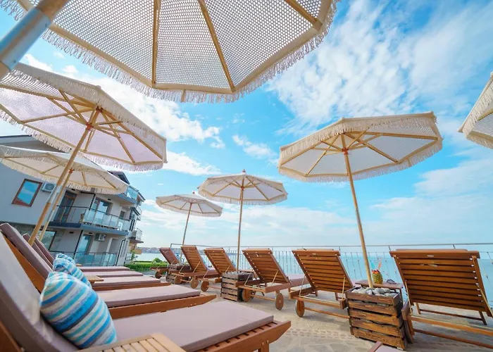 Dolphin Bay Boutique Complex Отель