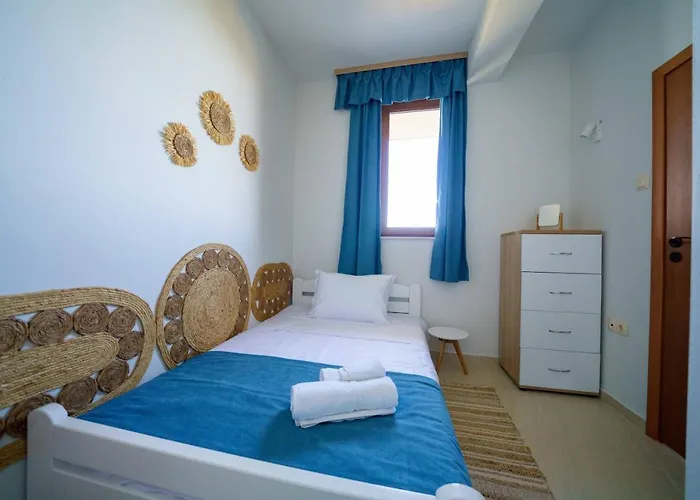 Dolphin Bay Boutique Complex Отель